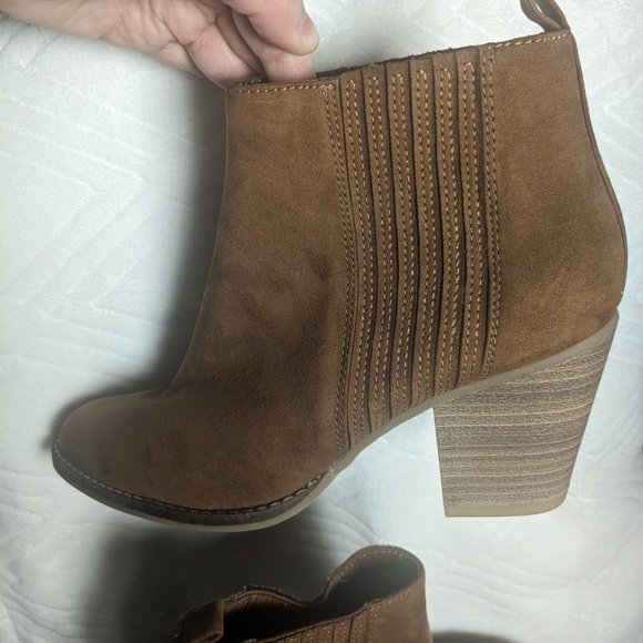 DV8 Dolce Vita Western Inspired Chelsea Boot - Picture 5 of 10